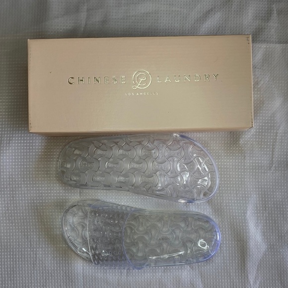 💯Brand New Chinese Laundry Clear Jelly Slides - Picture 9 of 9